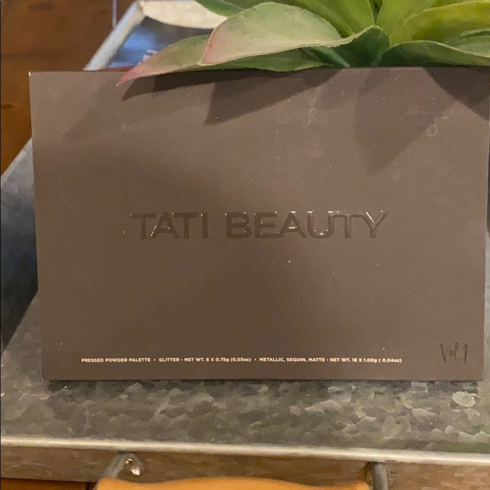 Tati beauty eyeshadow pallet